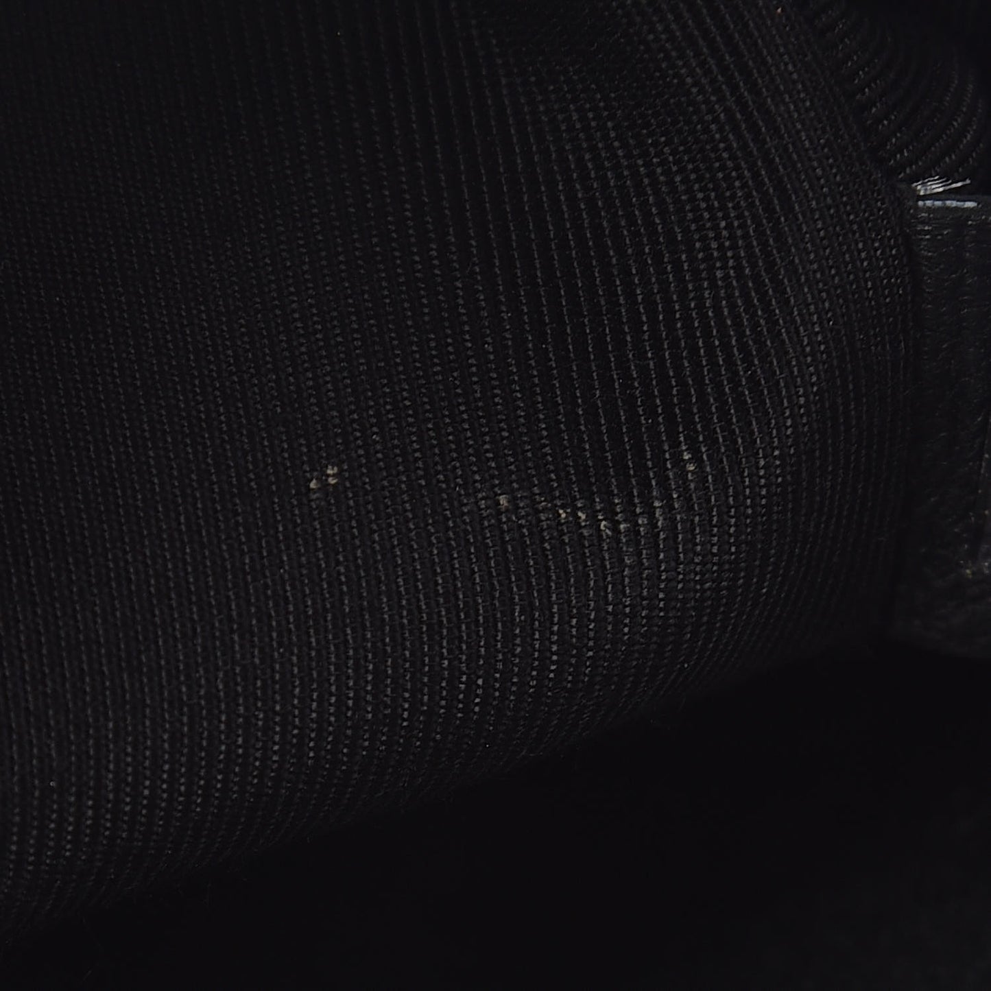 Caviar Quilted Medium Boy Flap Black