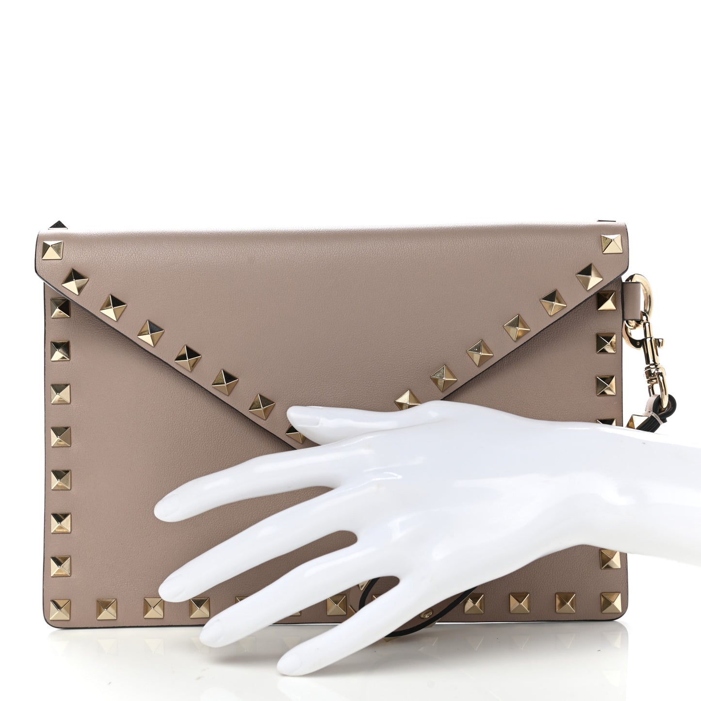 Pebbled Calfskin Medium Rockstud Envelope Flat Wristlet Pouch Poudre