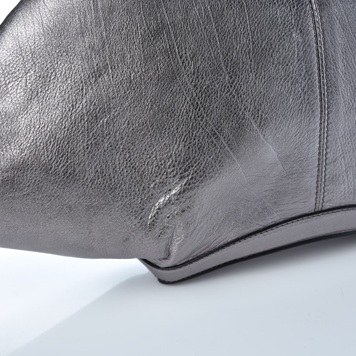 Alexander McQueen Metallic Lambskin De Manta Clutch Gun 8 of 10
