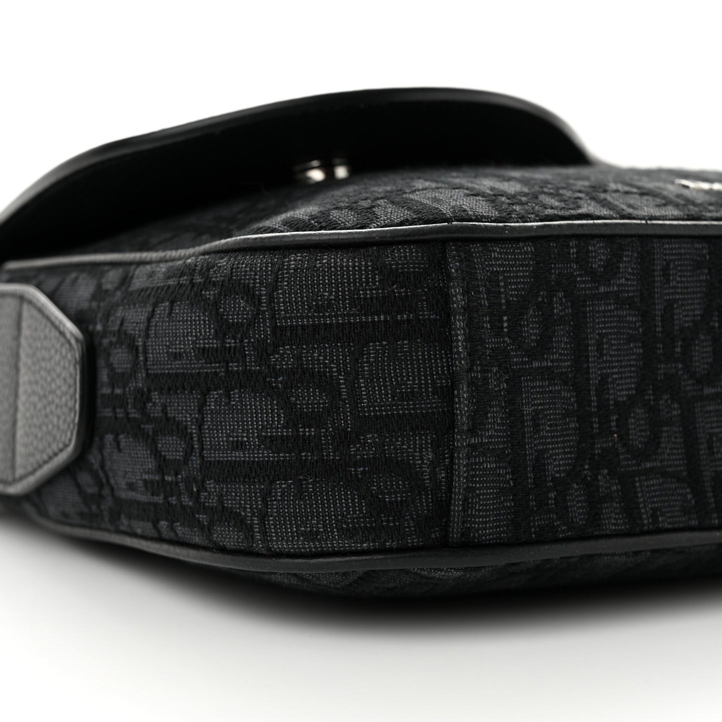 Grained Calfskin Oblique Mini Saddle Messenger Black