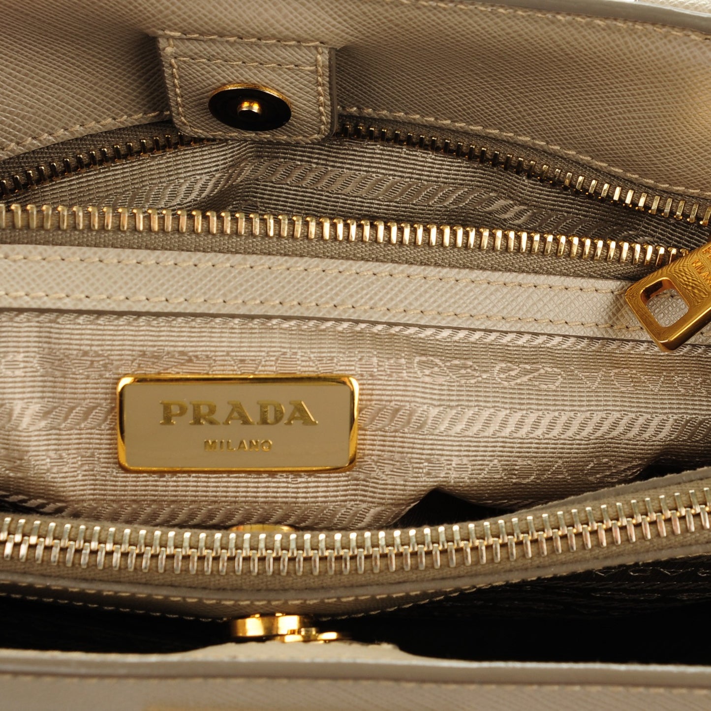 Saffiano Lux Medium Tote Pomice