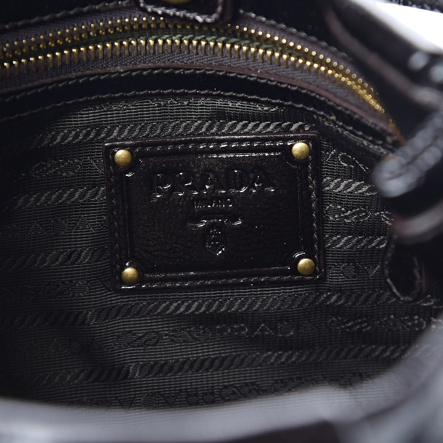 Vernice Naplak Shoulder Bag Black