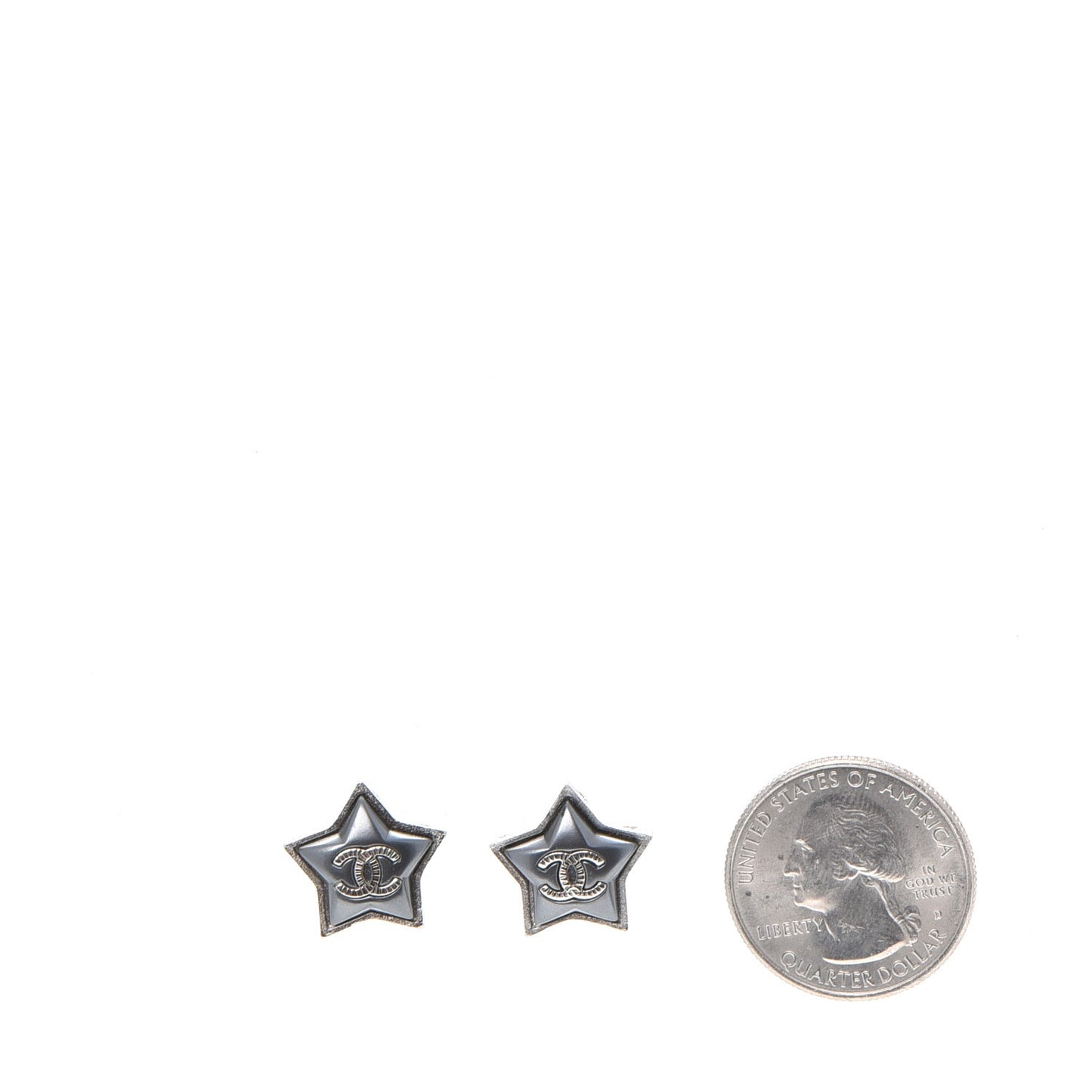 Resin Metal CC Star Earrings Silver