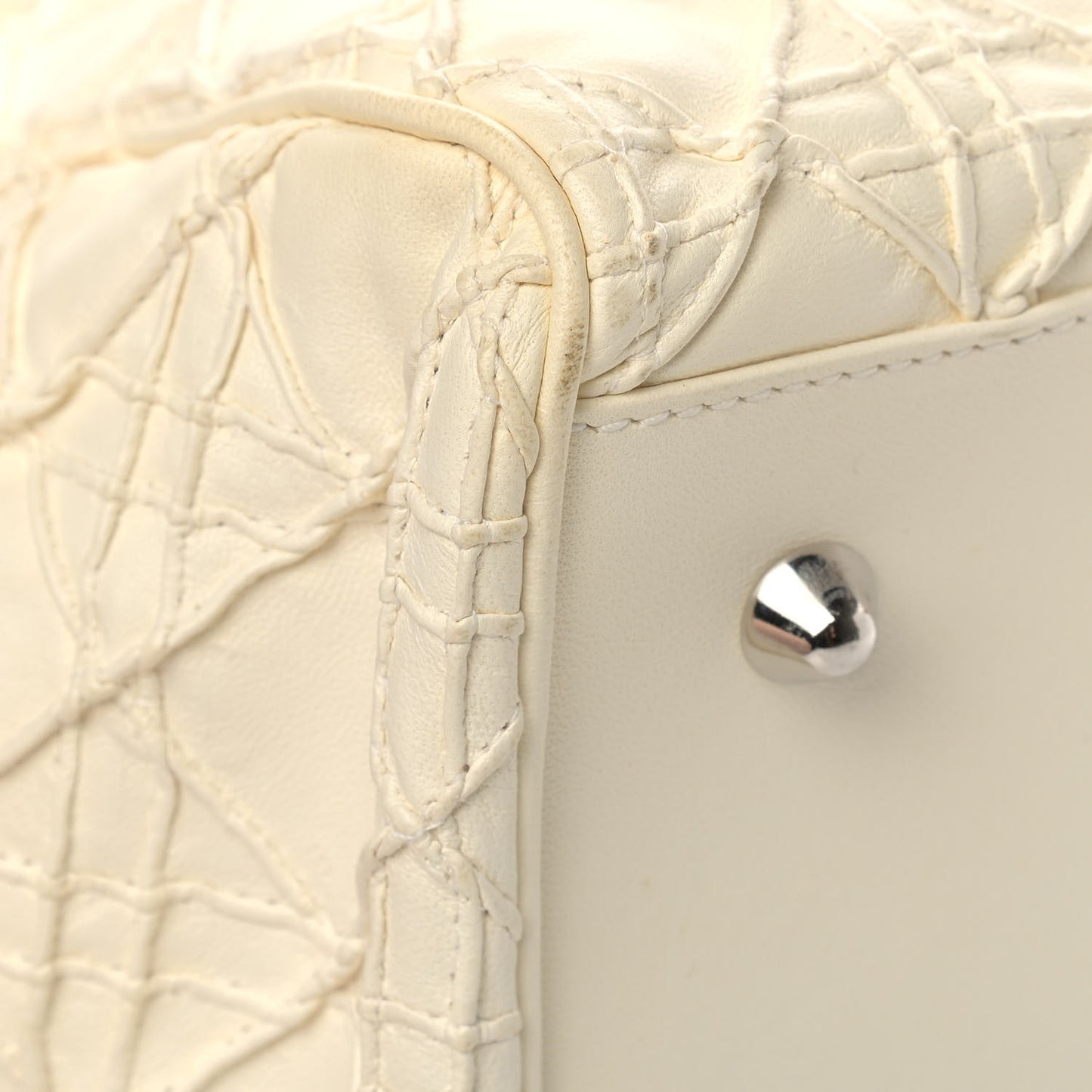 Lambskin Cannage Medium Soft Lady Dior Latte