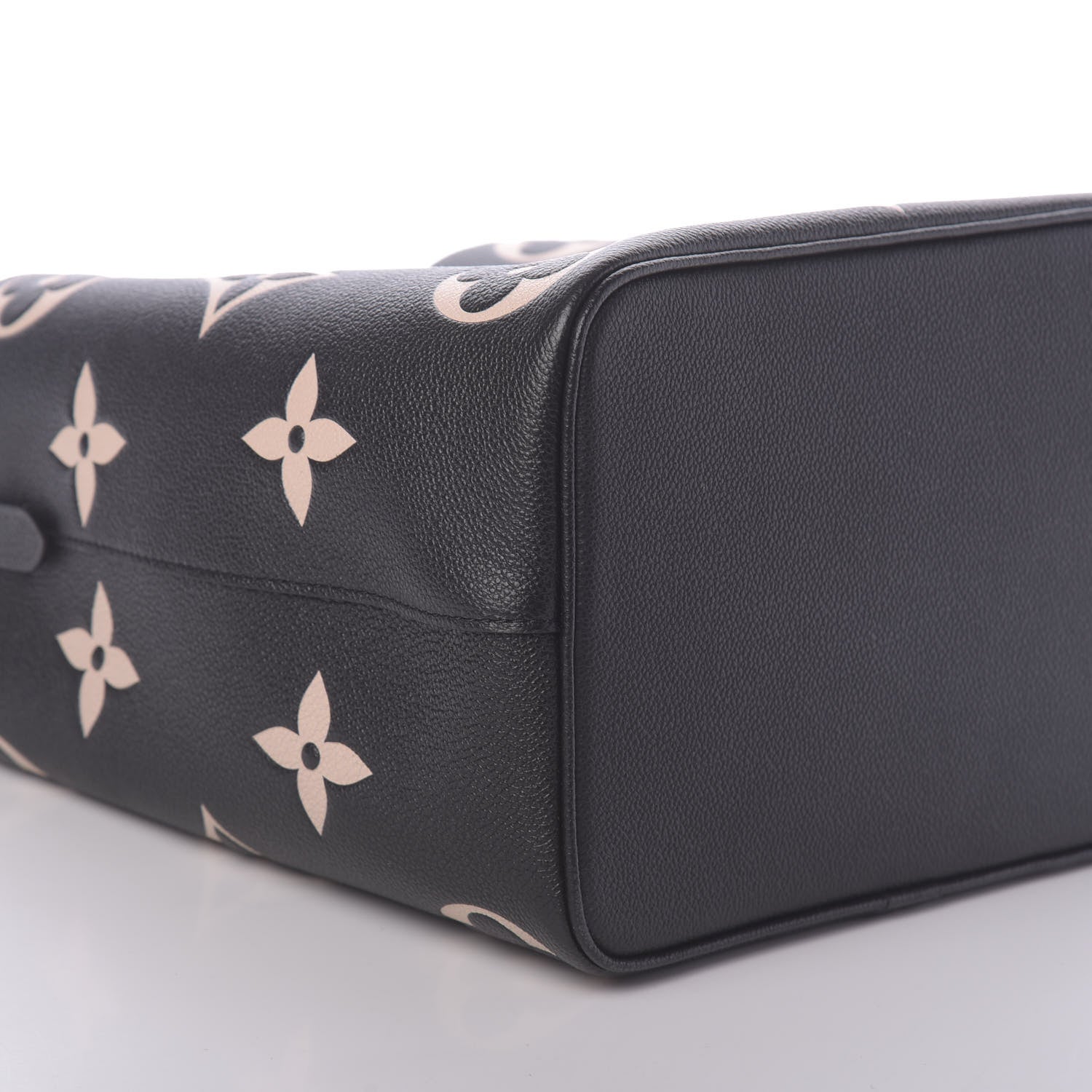 Louis Vuitton Empreinte Monogram Giant Neonoe MM Black Beige 8 of 9