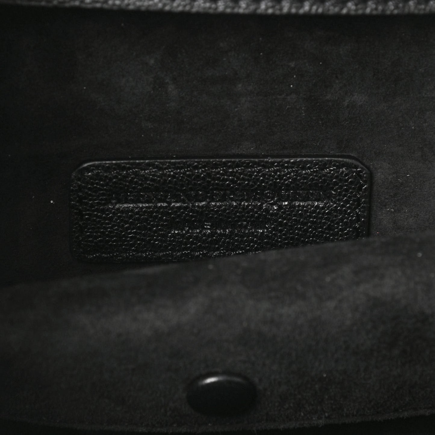 Grained Calfskin Large Insignia Flap Black