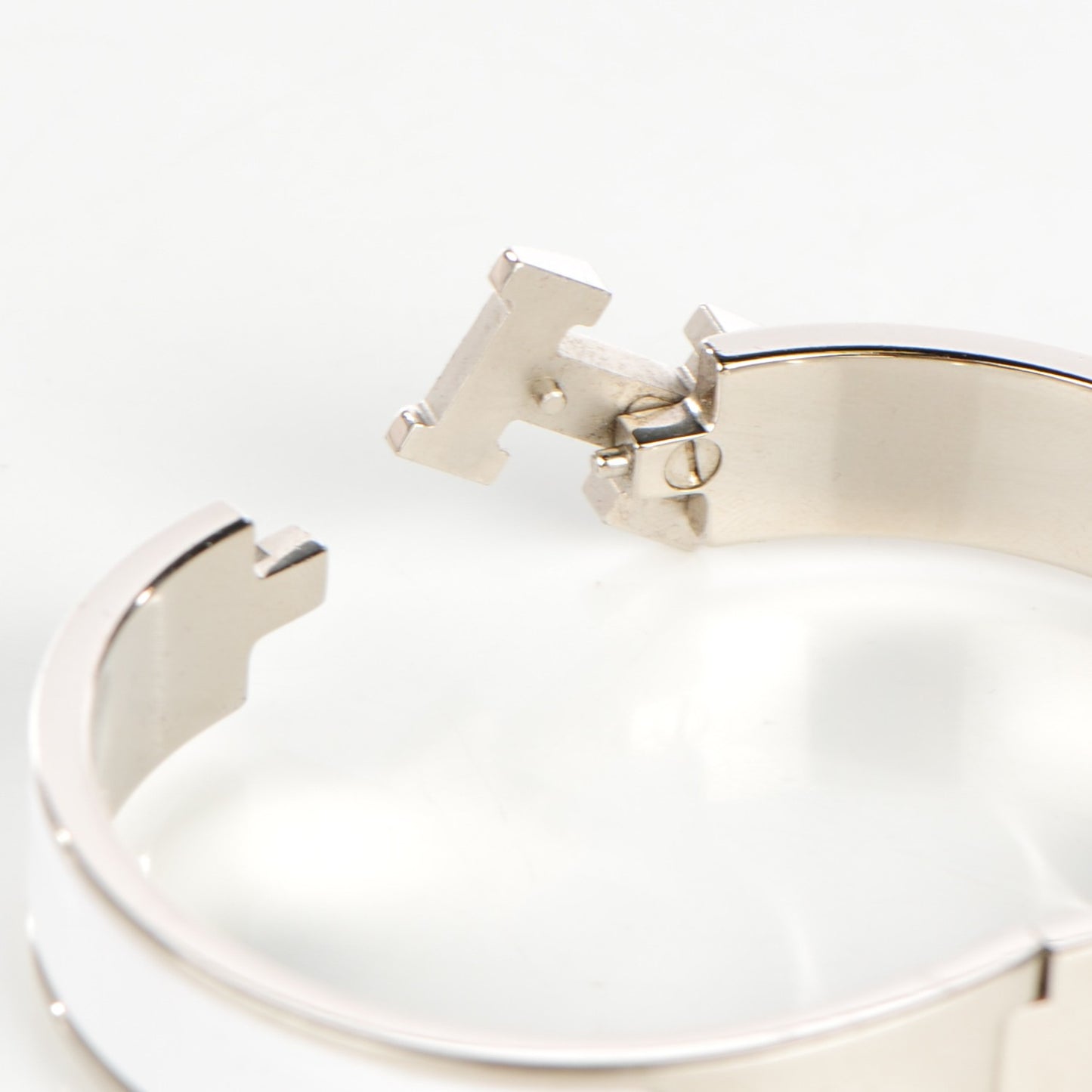 Enamel Narrow Clic Clac H Bracelet PM White