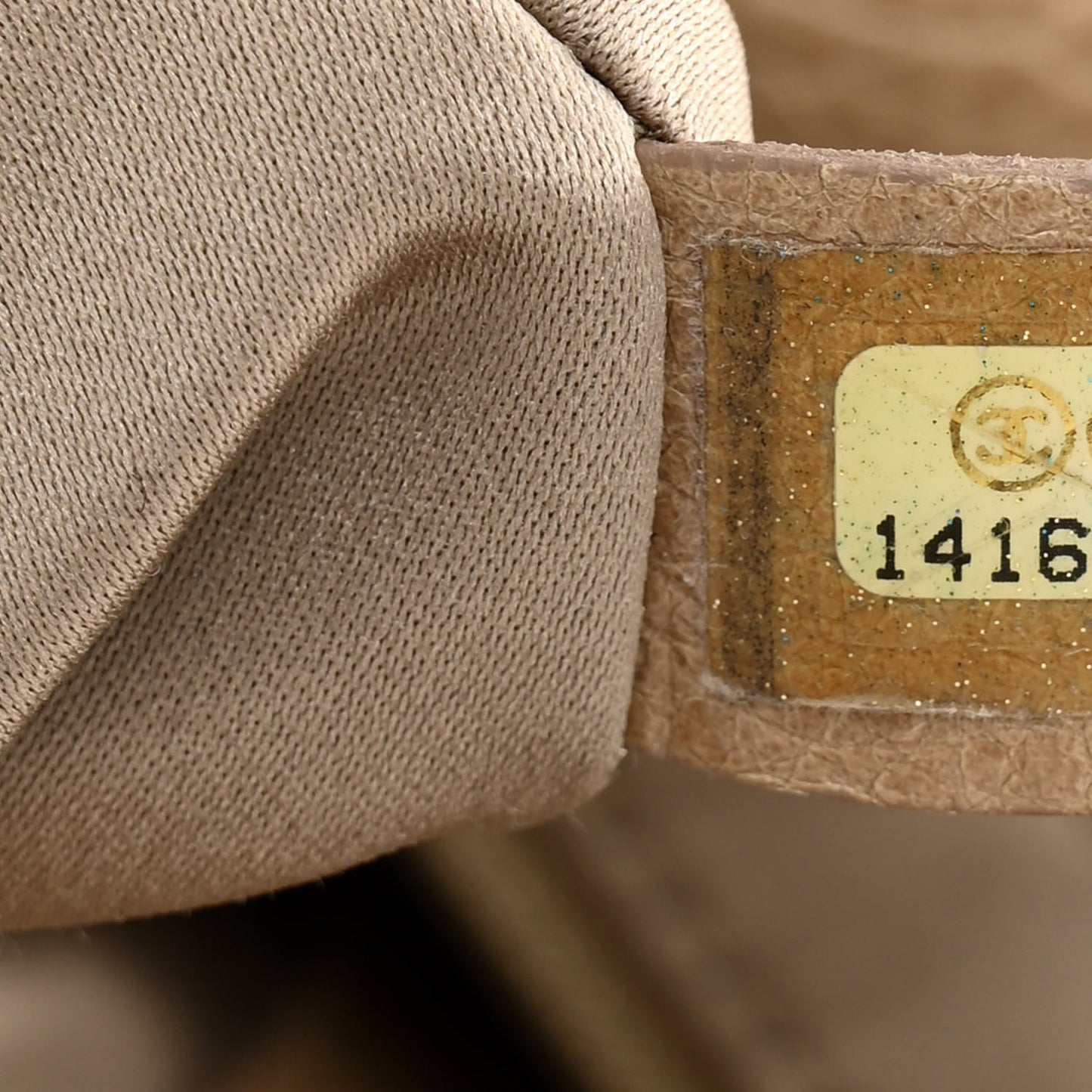 Glazed Calfskin Stitched On The Road Flap Dark Beige