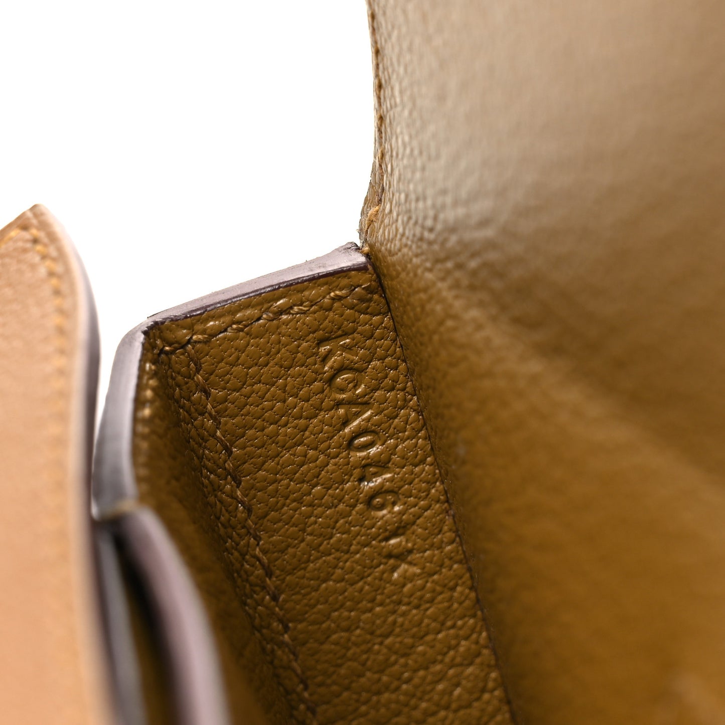 Chevre Chamkila Neo Medor Clutch Bronze Dore