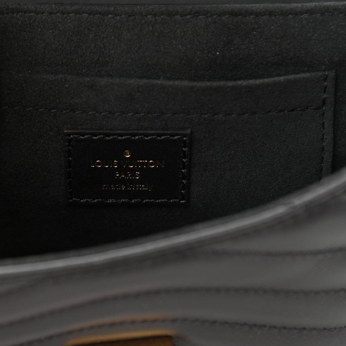Calfskin New Wave Chain PM Black