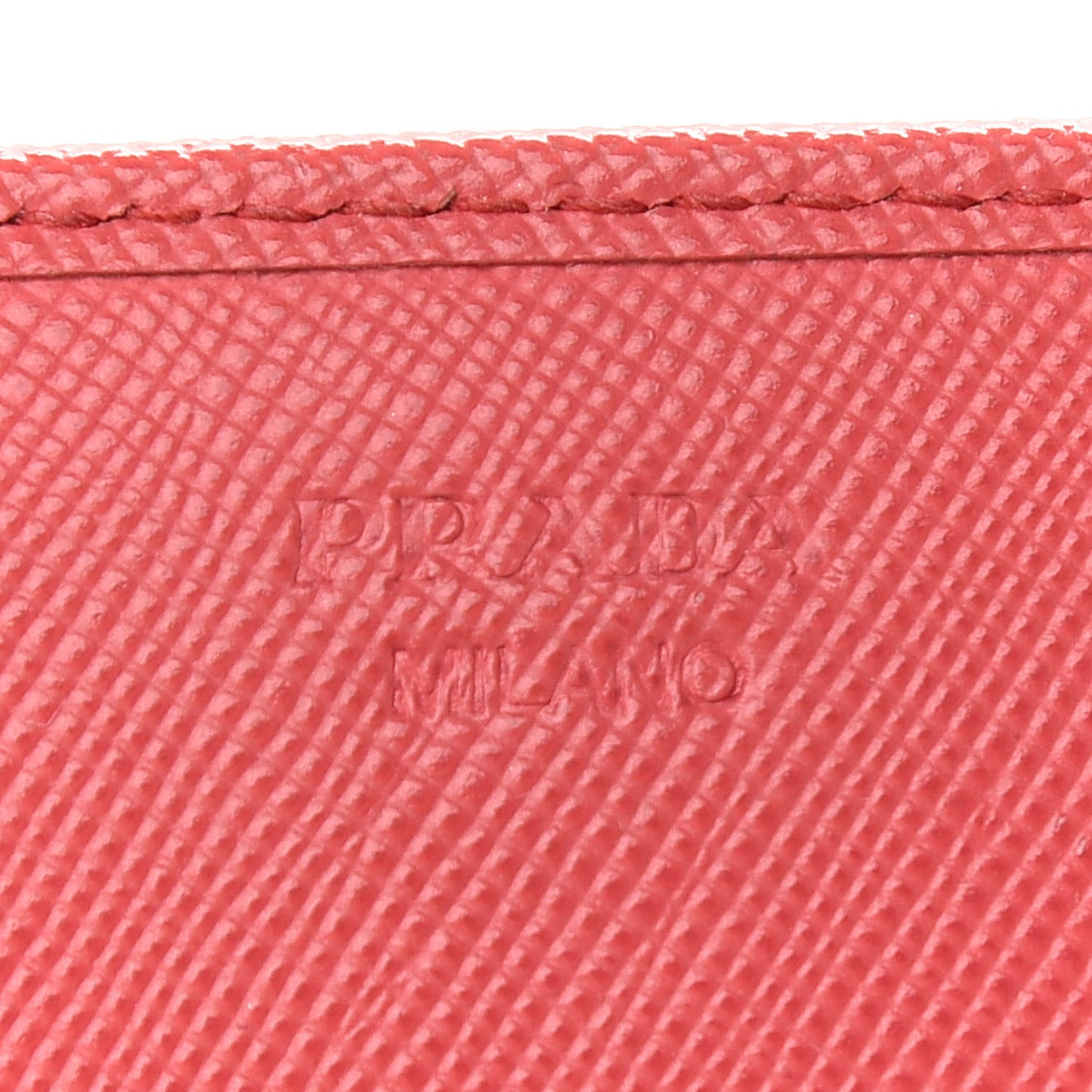 Saffiano Metal Oro Chain Wallet Fragola