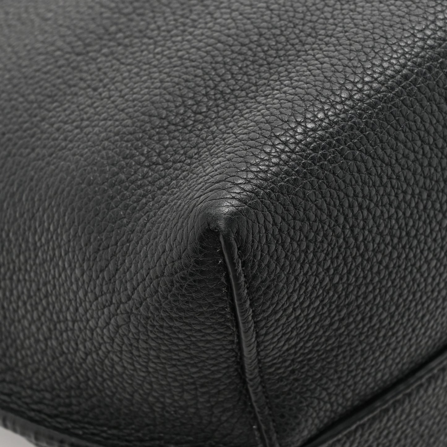 Grained Calfskin Wander Bag Black
