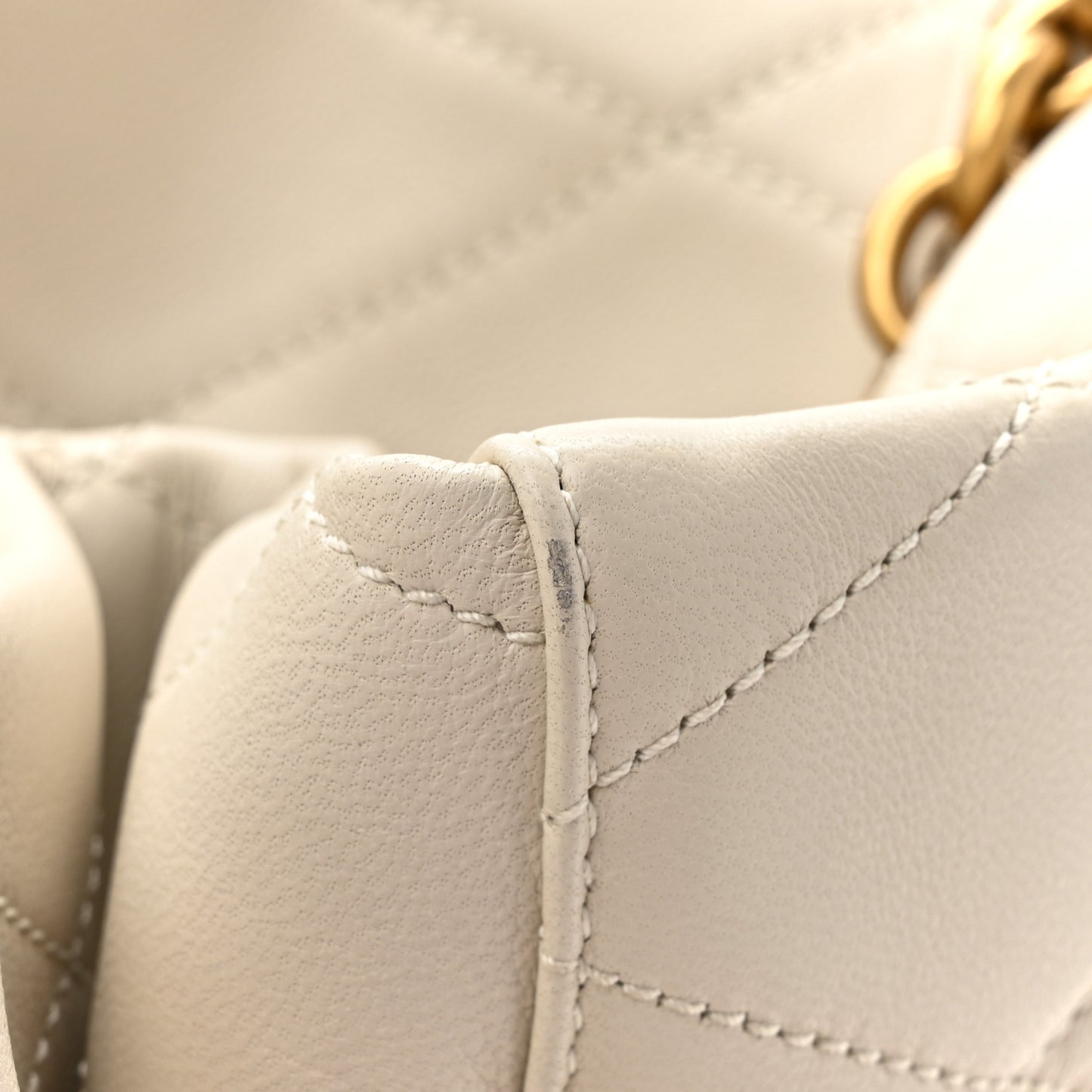 Lambskin Quilted Le Maillon Bucket Bag Crema Soft