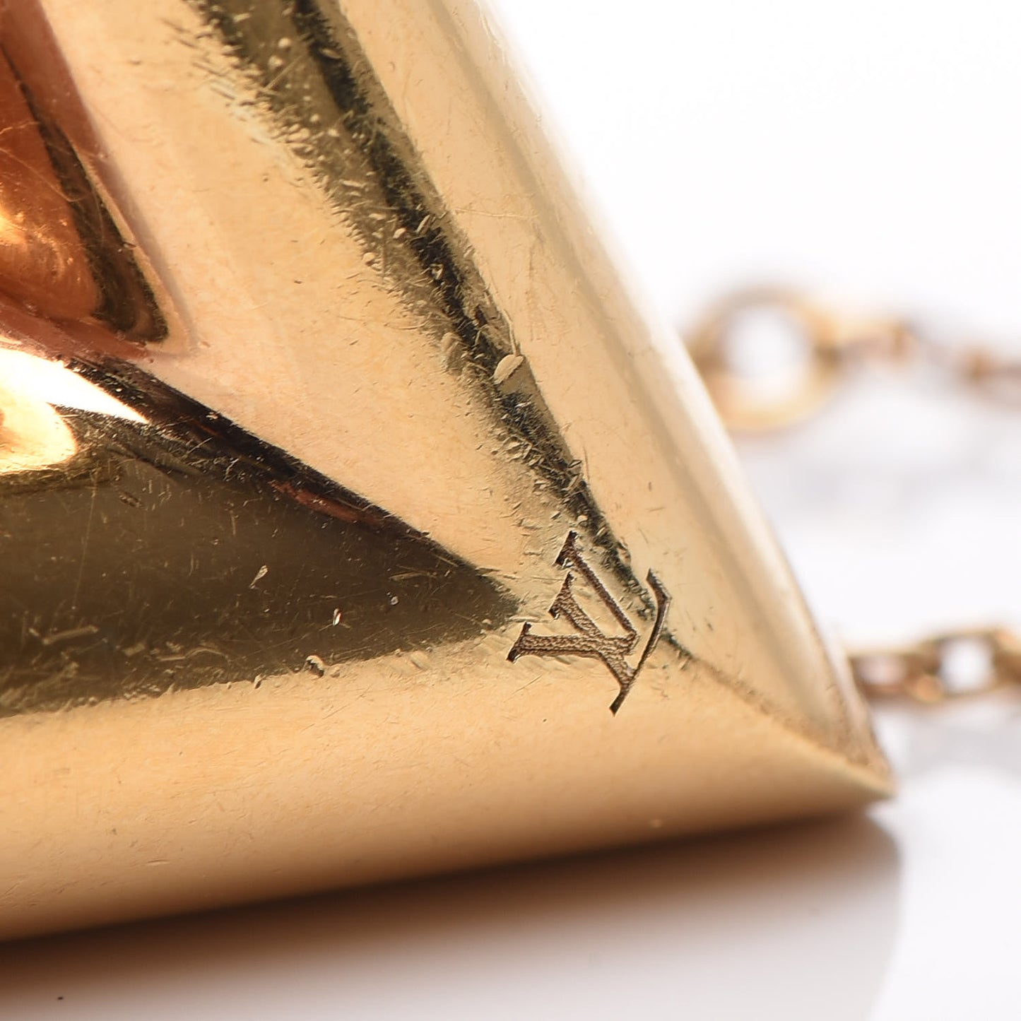 Large Essential V Necklace Gold