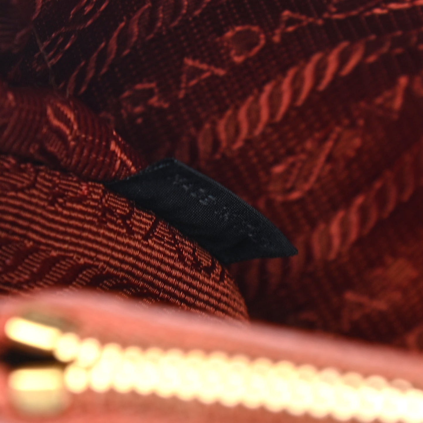 Saffiano Lux Medium Tote Rame