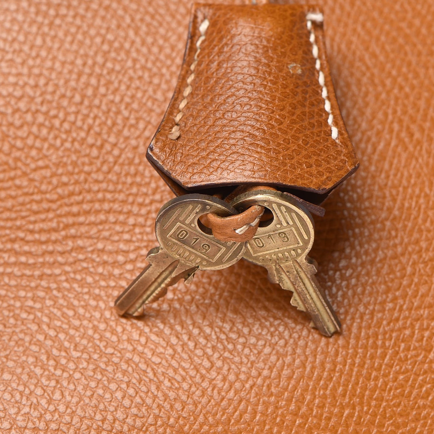 Courchevel Kelly Sellier 28 Gold