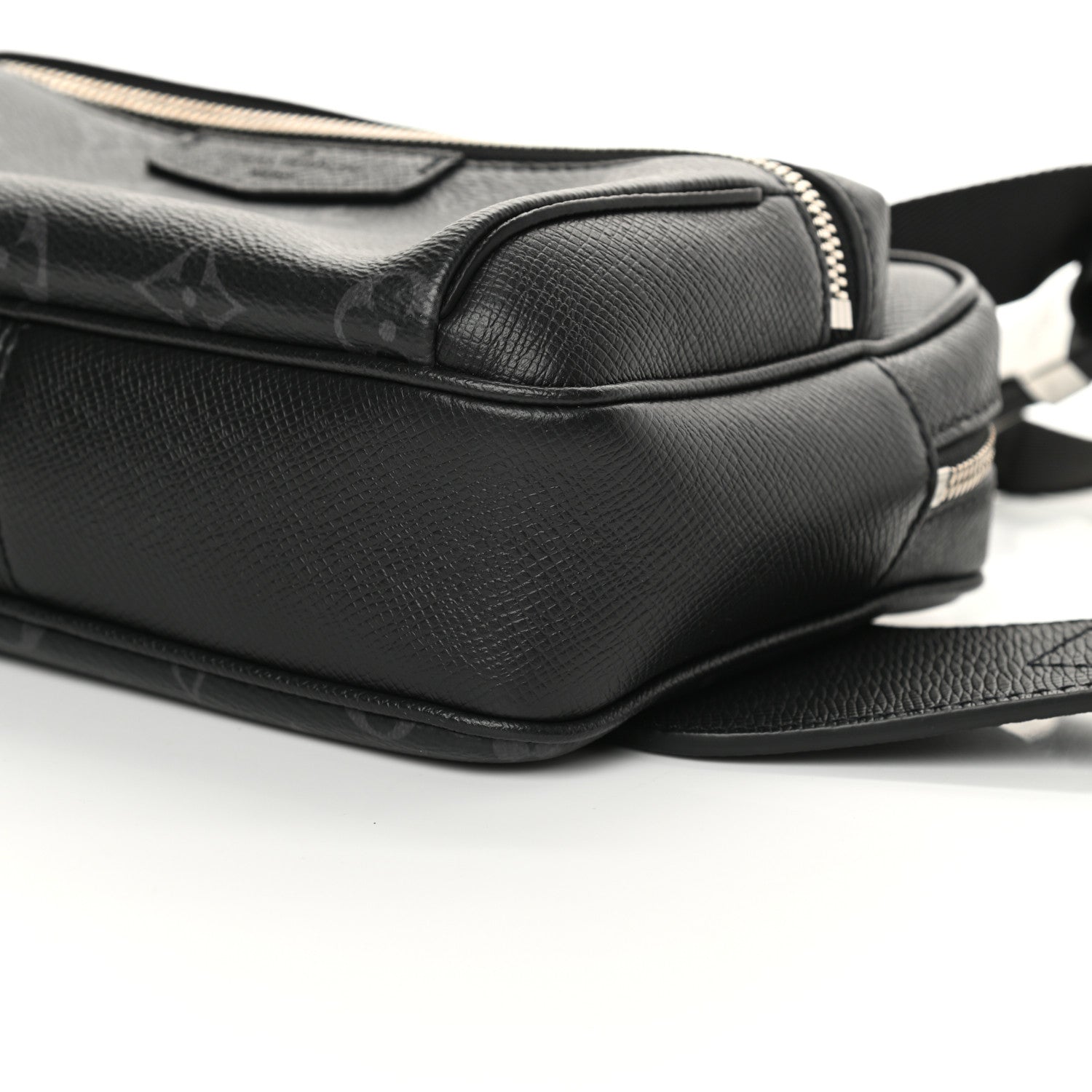 Louis Vuitton Taiga Monogram Outdoor Bumbag Black 10 of 10
