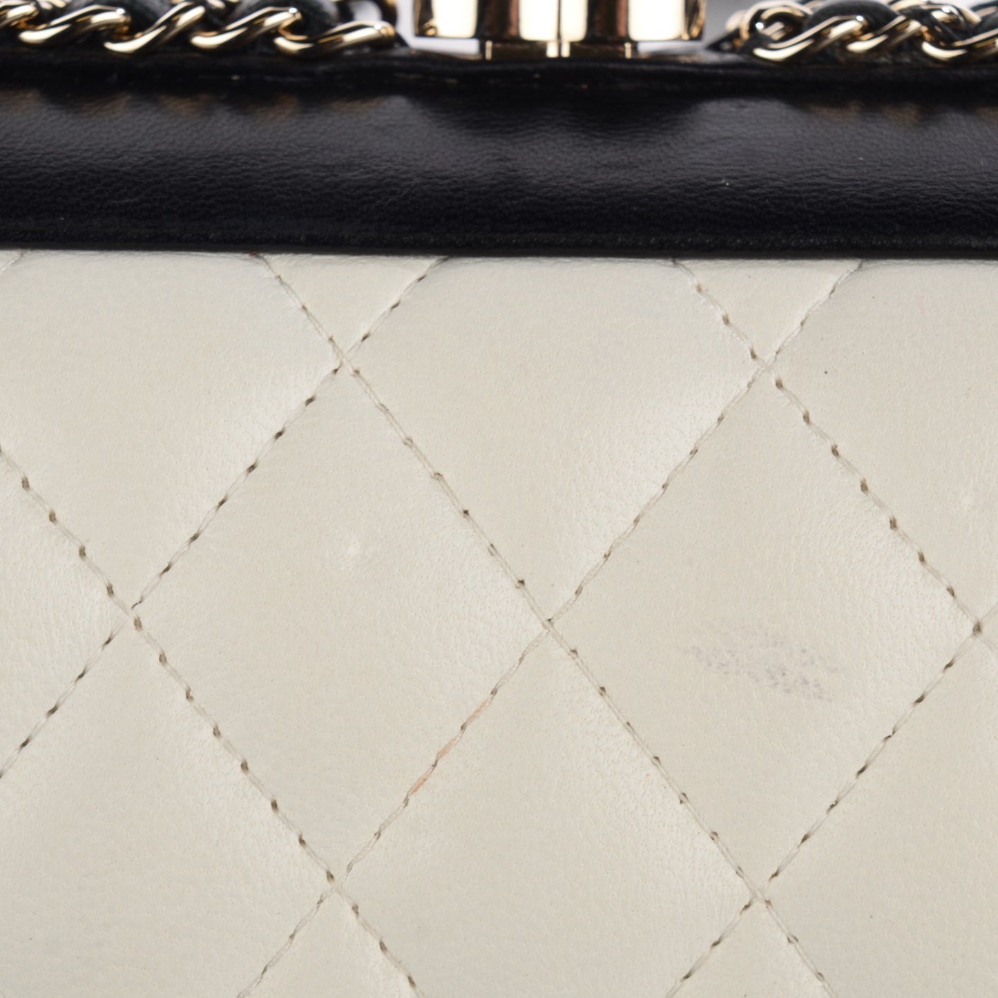 Lambskin Quilted Chain Around Clutch Black White