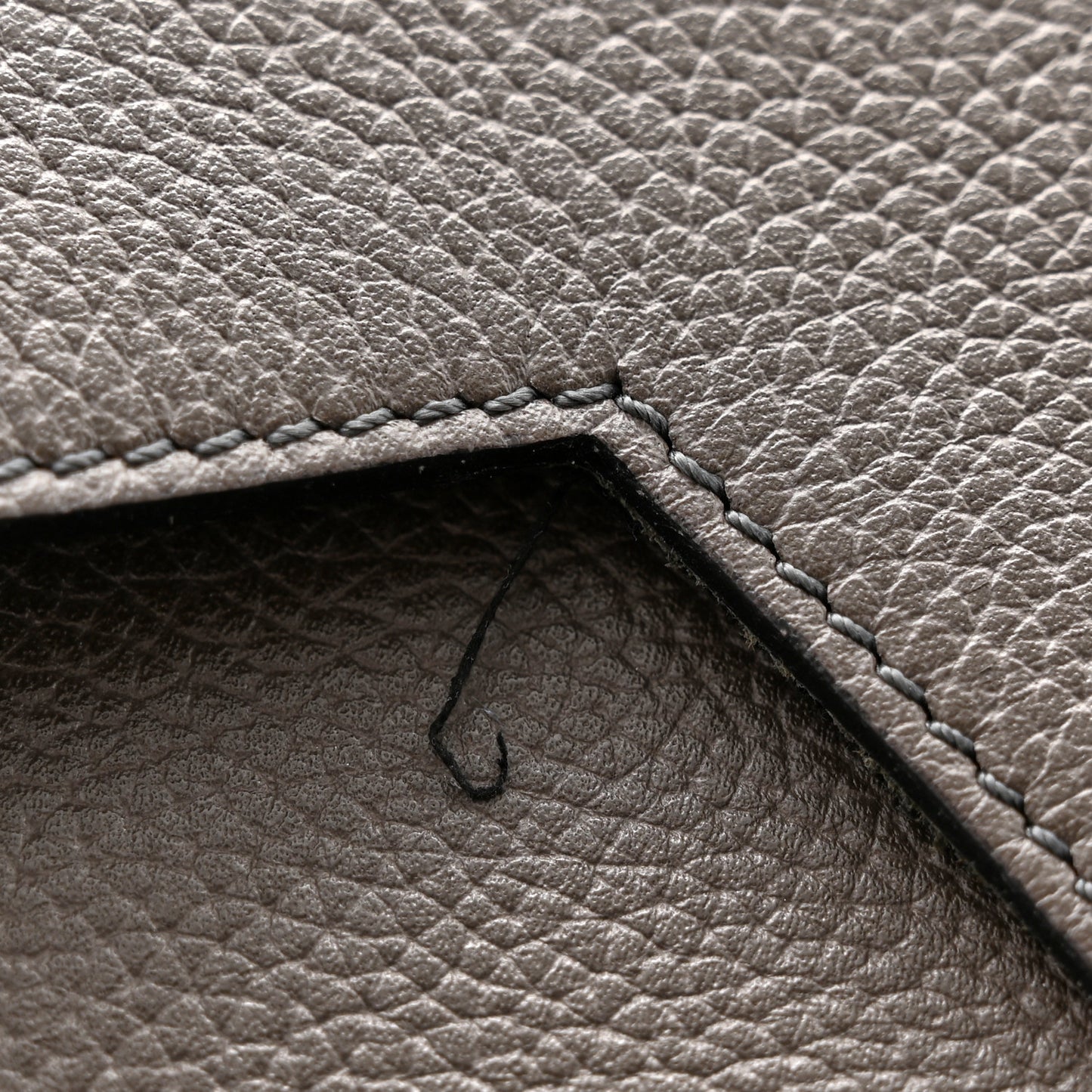 Pebbled Calfskin Medium Jennifer Graphite