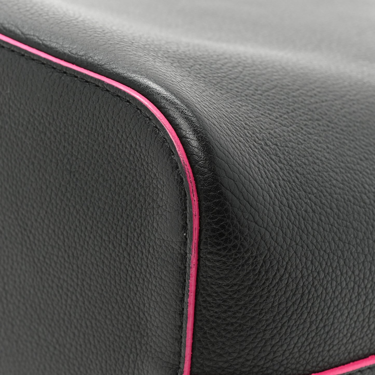 Calfskin Lockme Bucket Black