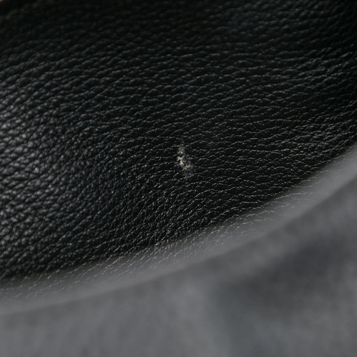 Vitello Daino Zippered Messenger Hobo Black