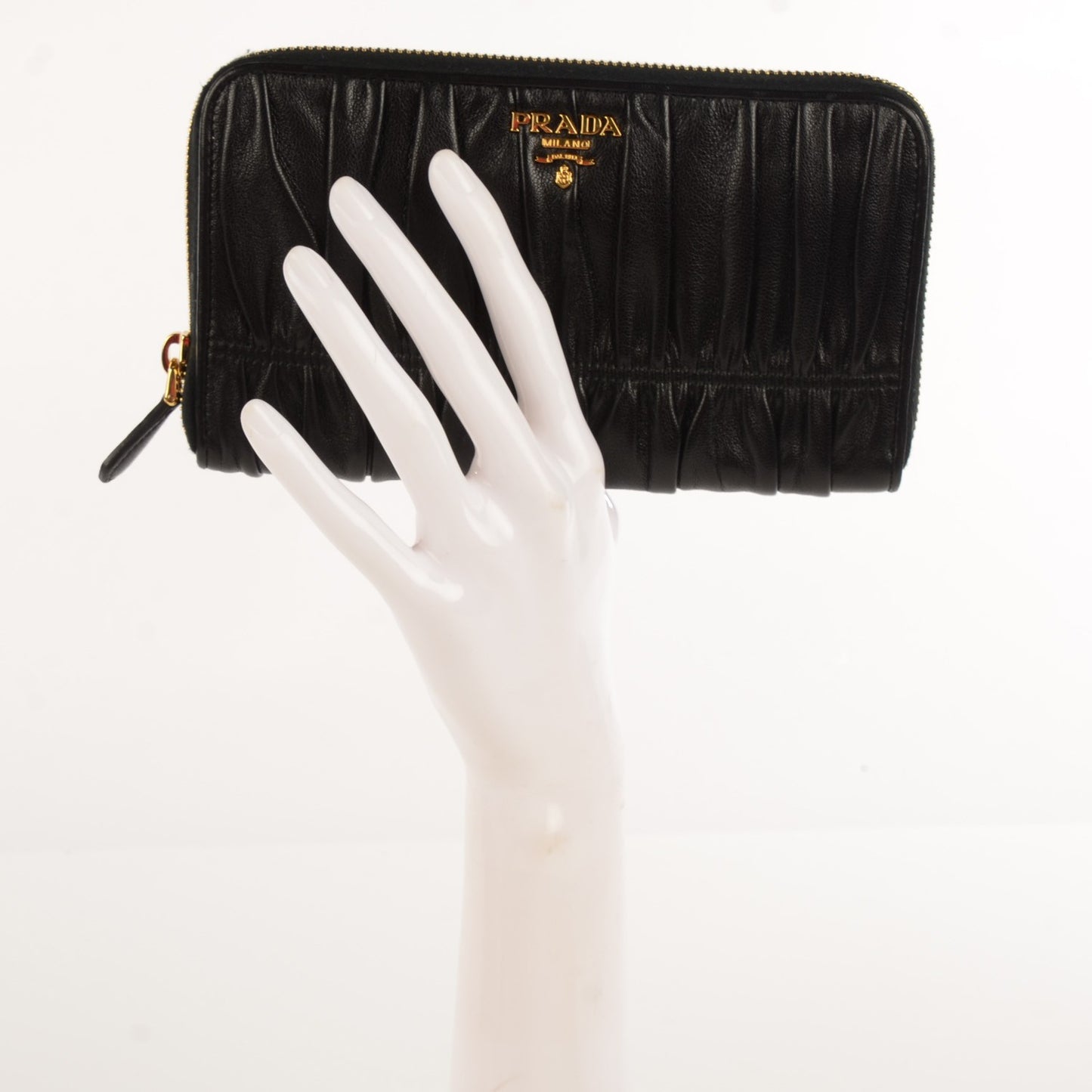 Nappa Gaufre Zip Around Wallet Nero Black