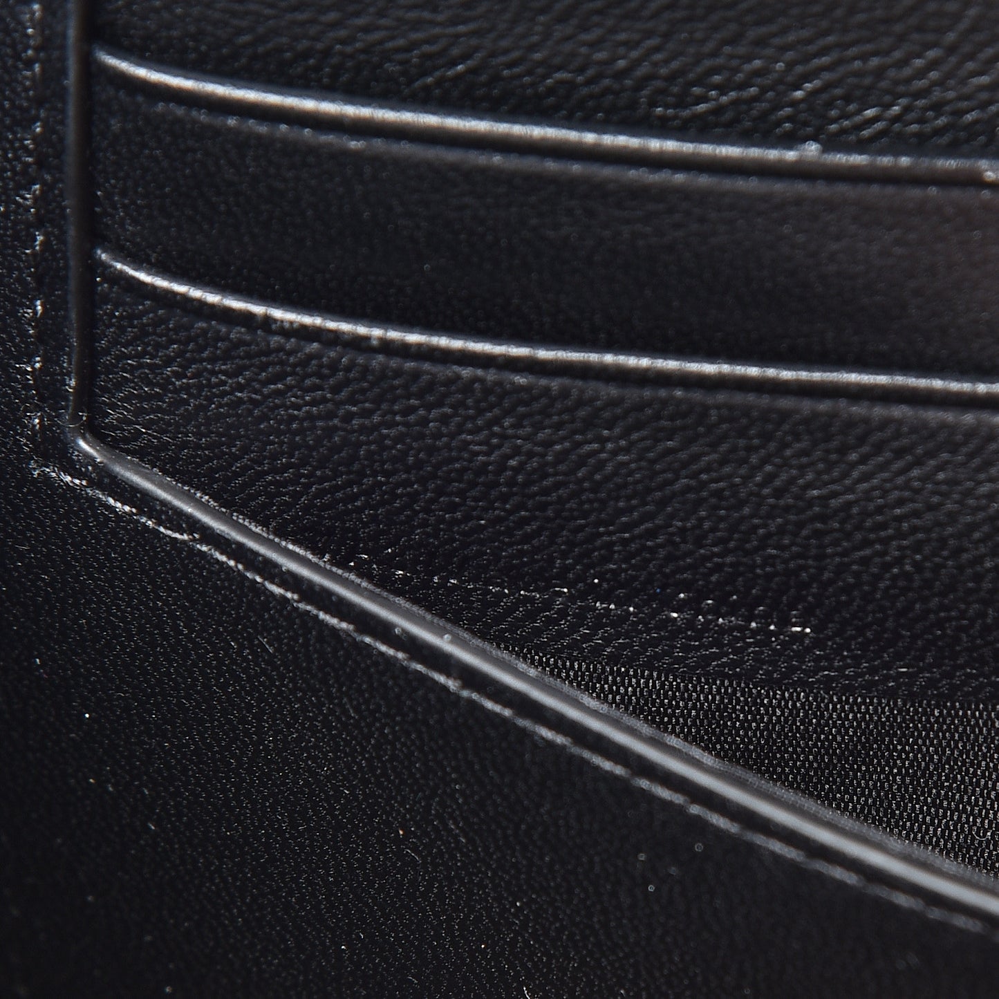 Classic Grain Medium Darley Wallet Black