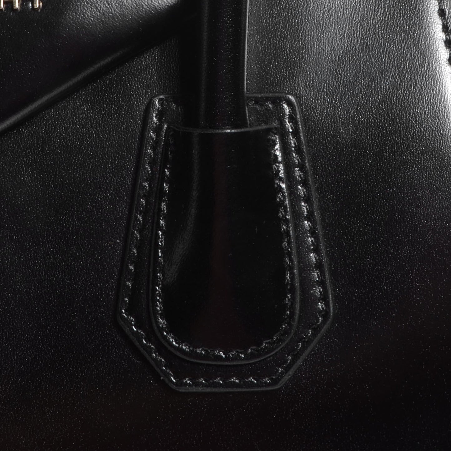 Shiny Lord Calfskin Small Antigona Black