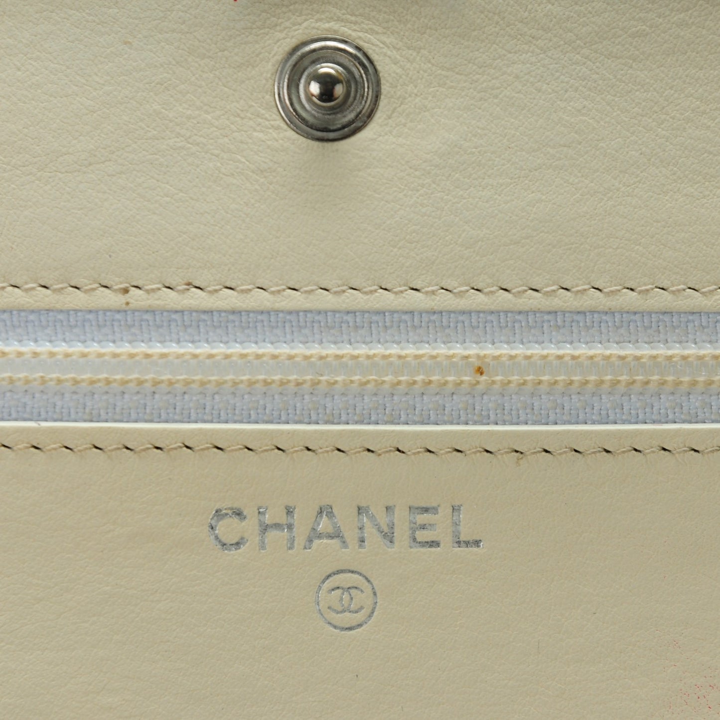 Caviar Sevruga Wallet On Chain WOC White