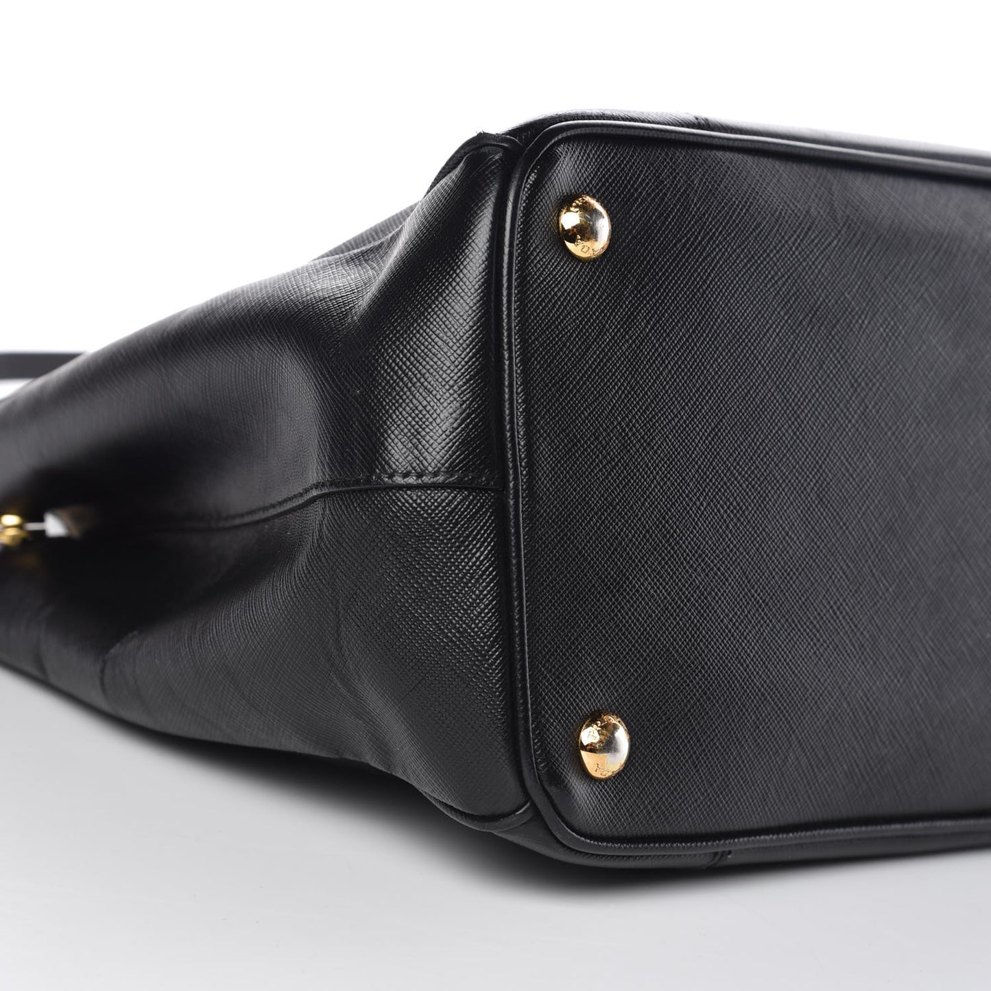Saffiano Medium Galleria Double Zip Tote Black