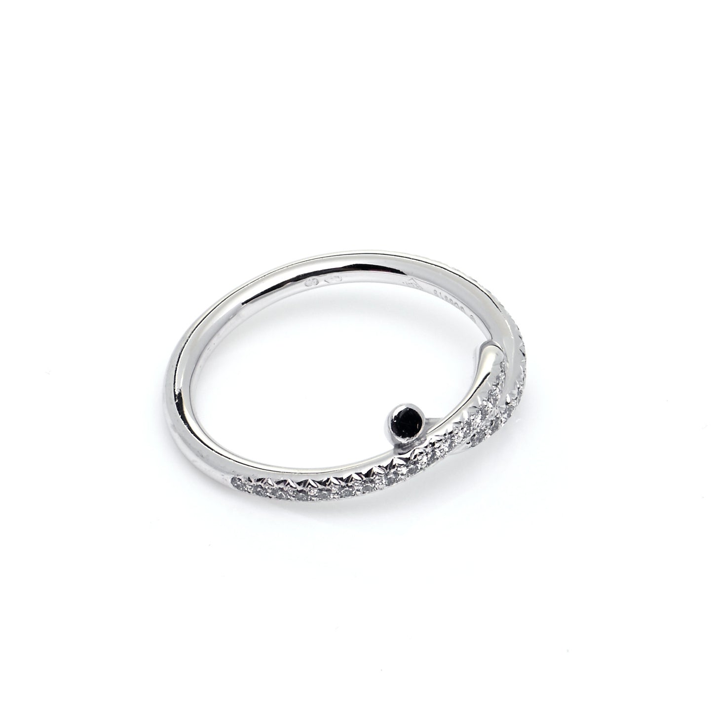 18K White Gold Diamond Entrelaces Ring 57 8