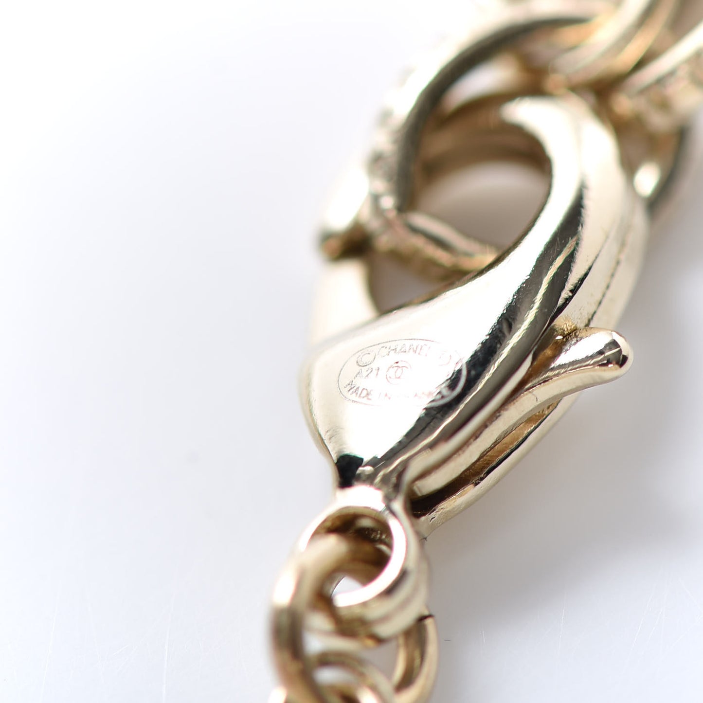 Pearl CC Round Pendant Necklace Gold