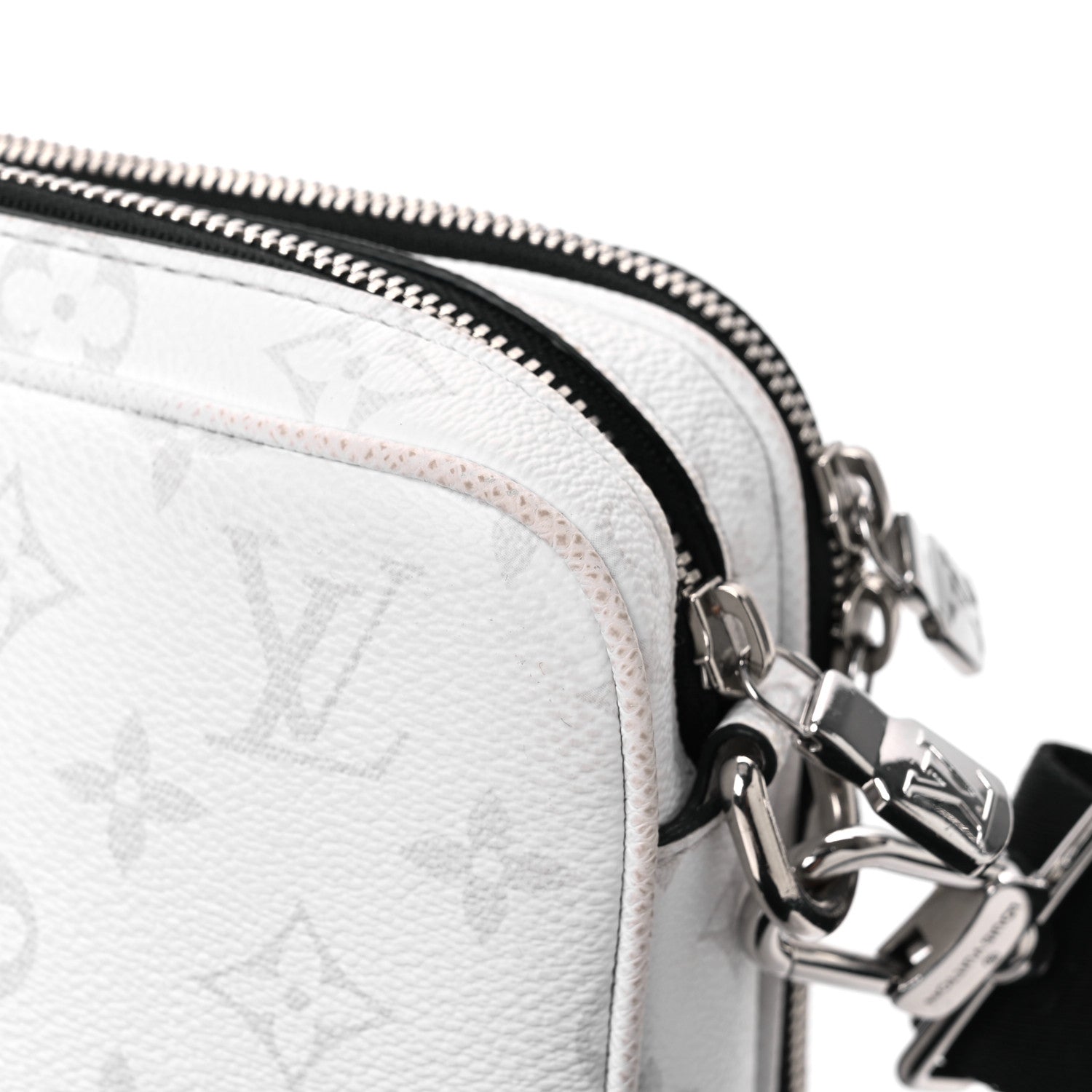 Louis Vuitton Taiga Monogram Alpha Messenger Optic White 10 of 10