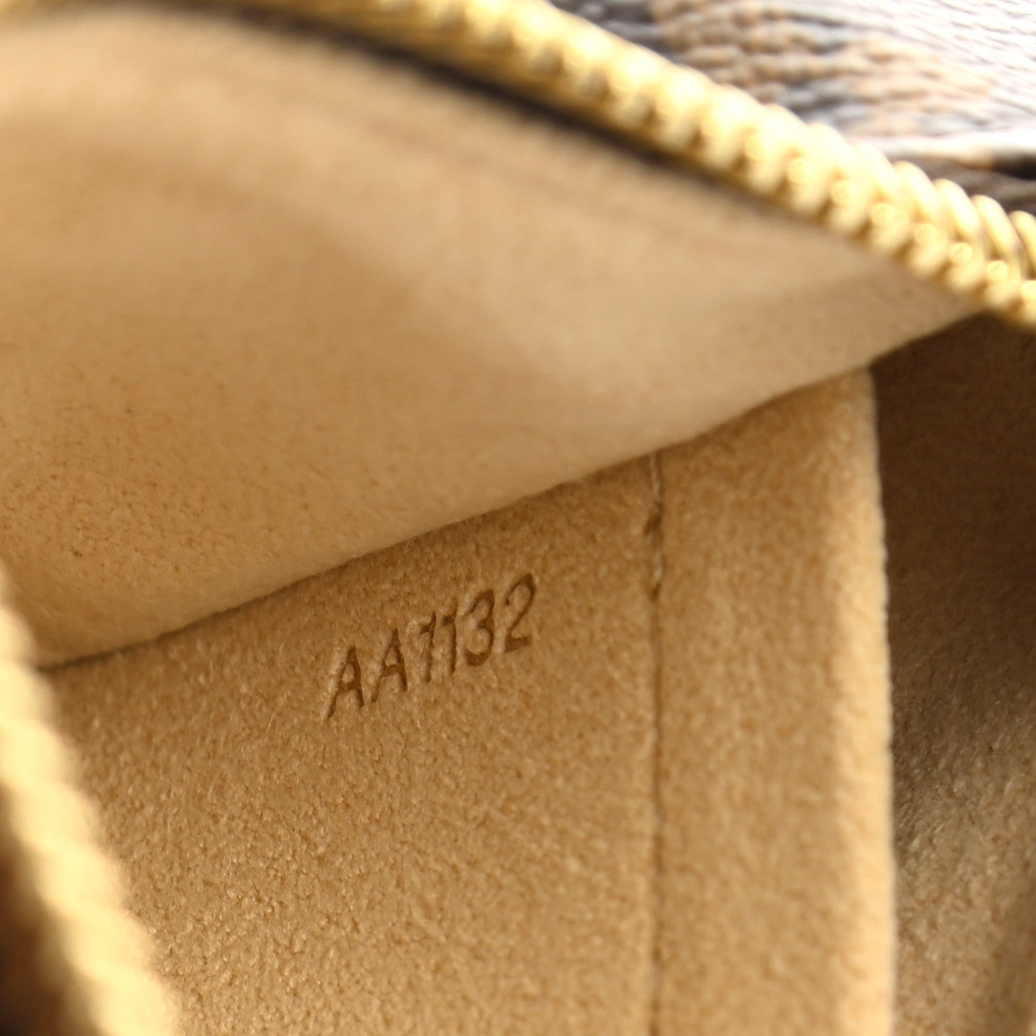 Louis Vuitton Monogram Pochette Milla MM 7 of 8
