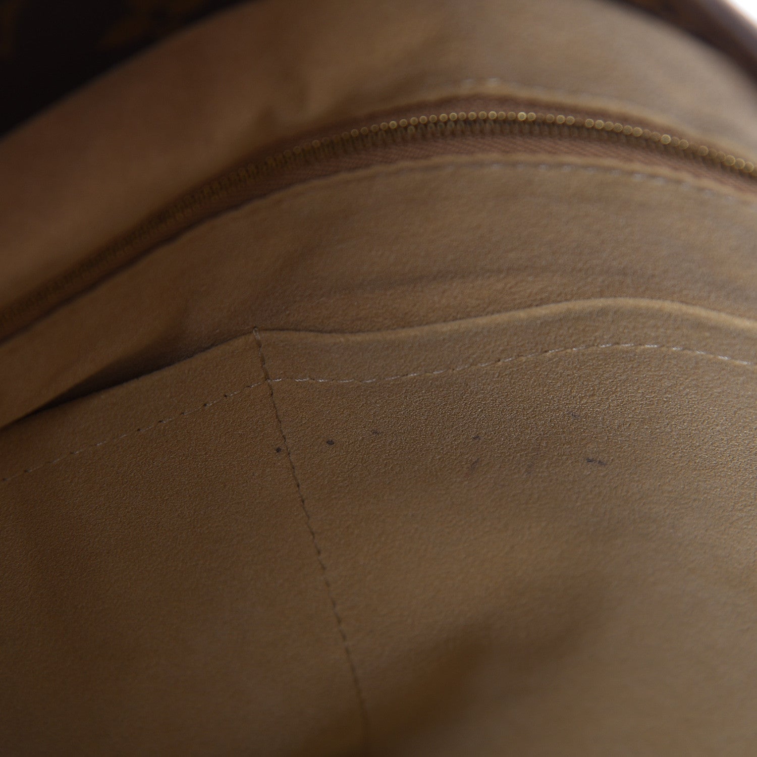 Louis Vuitton Monogram Artsy MM 7 of 11