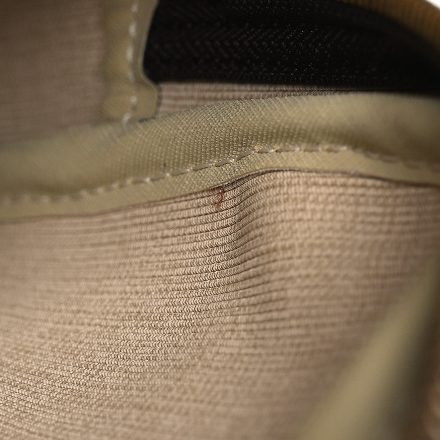 Louis Vuitton Monogram Reporter PM 15 of 16