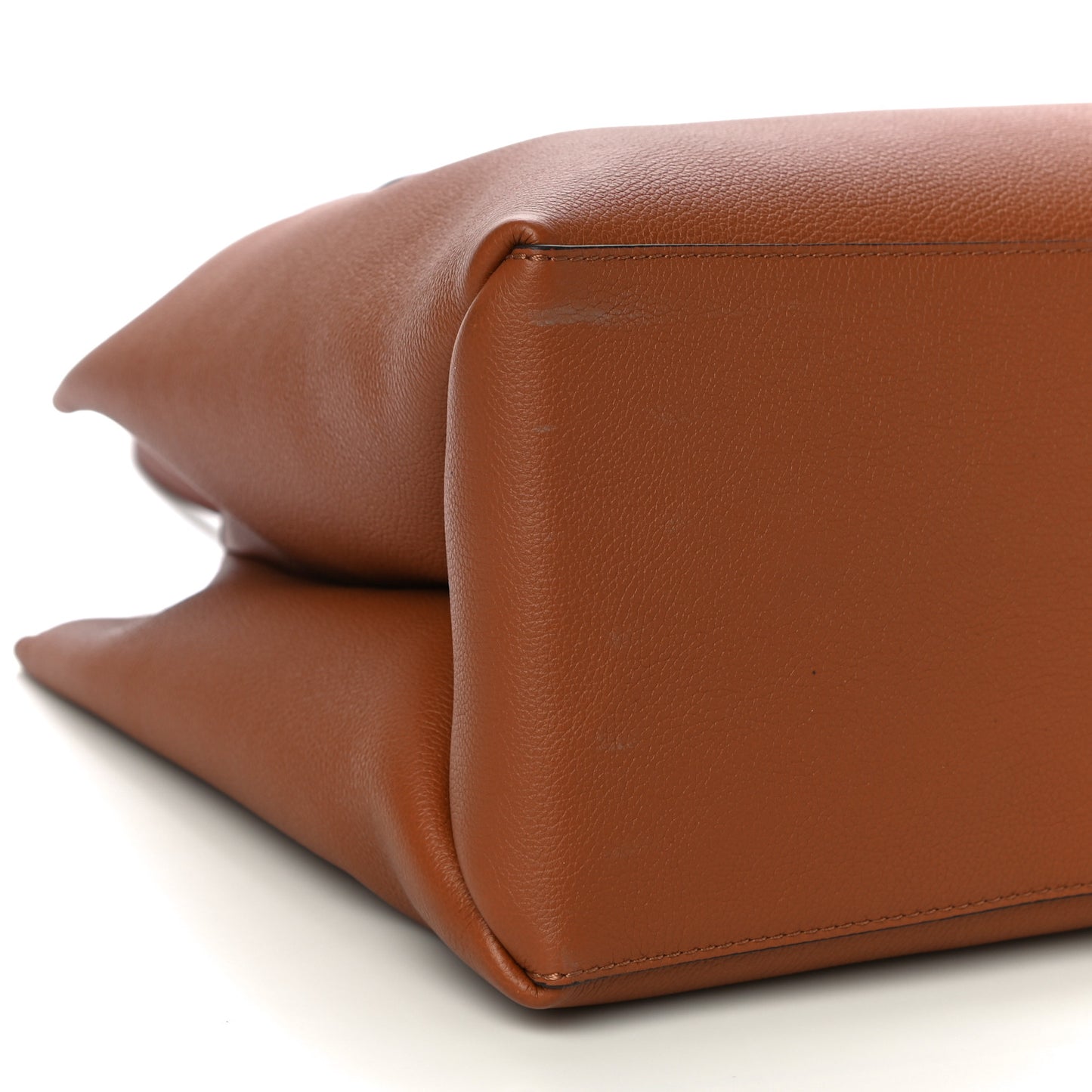 Grained Calfskin Lockme Shopper Chataigne