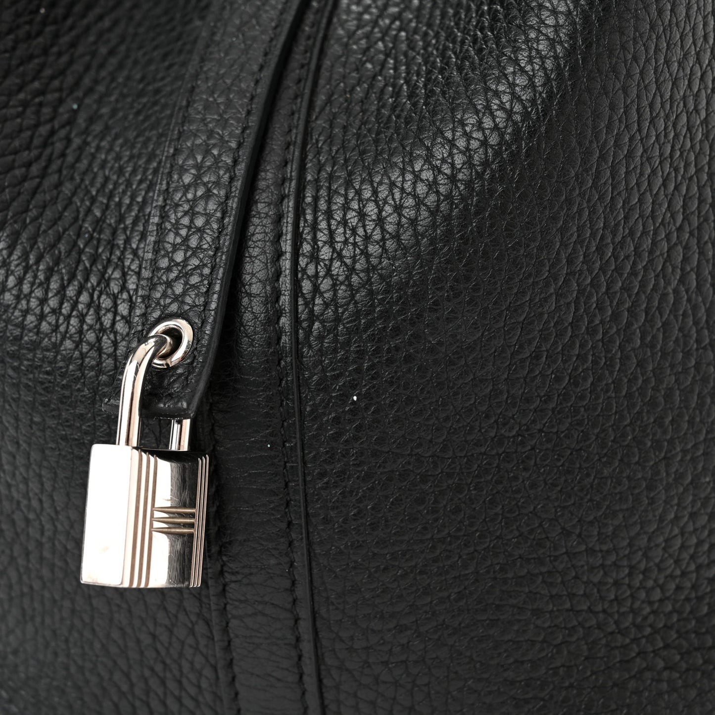 Taurillon Clemence Picotin Lock 22 MM Black