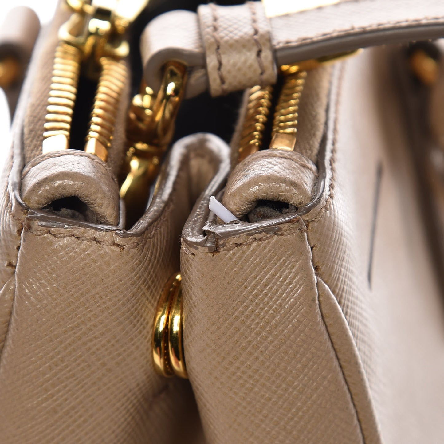 Saffiano Medium Galleria Double Zip Tote Sabbia