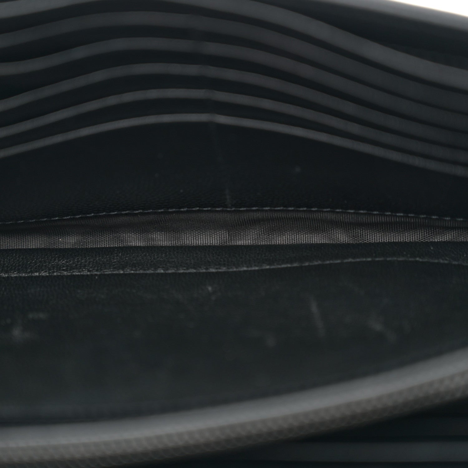 Saint Laurent Grain De Poudre Matelasse Chevron Monogram Monochrome Chain Wallet Black 5 of 11