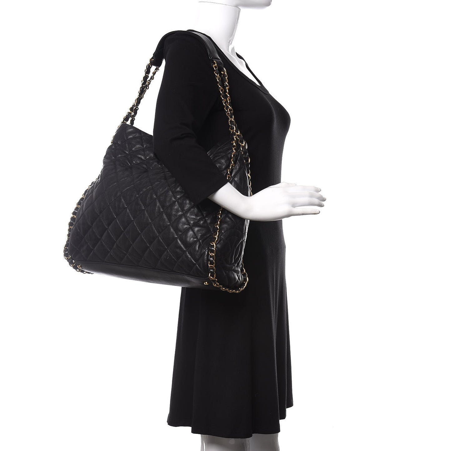 Calfskin Quilted Large Chain Me Hobo Black