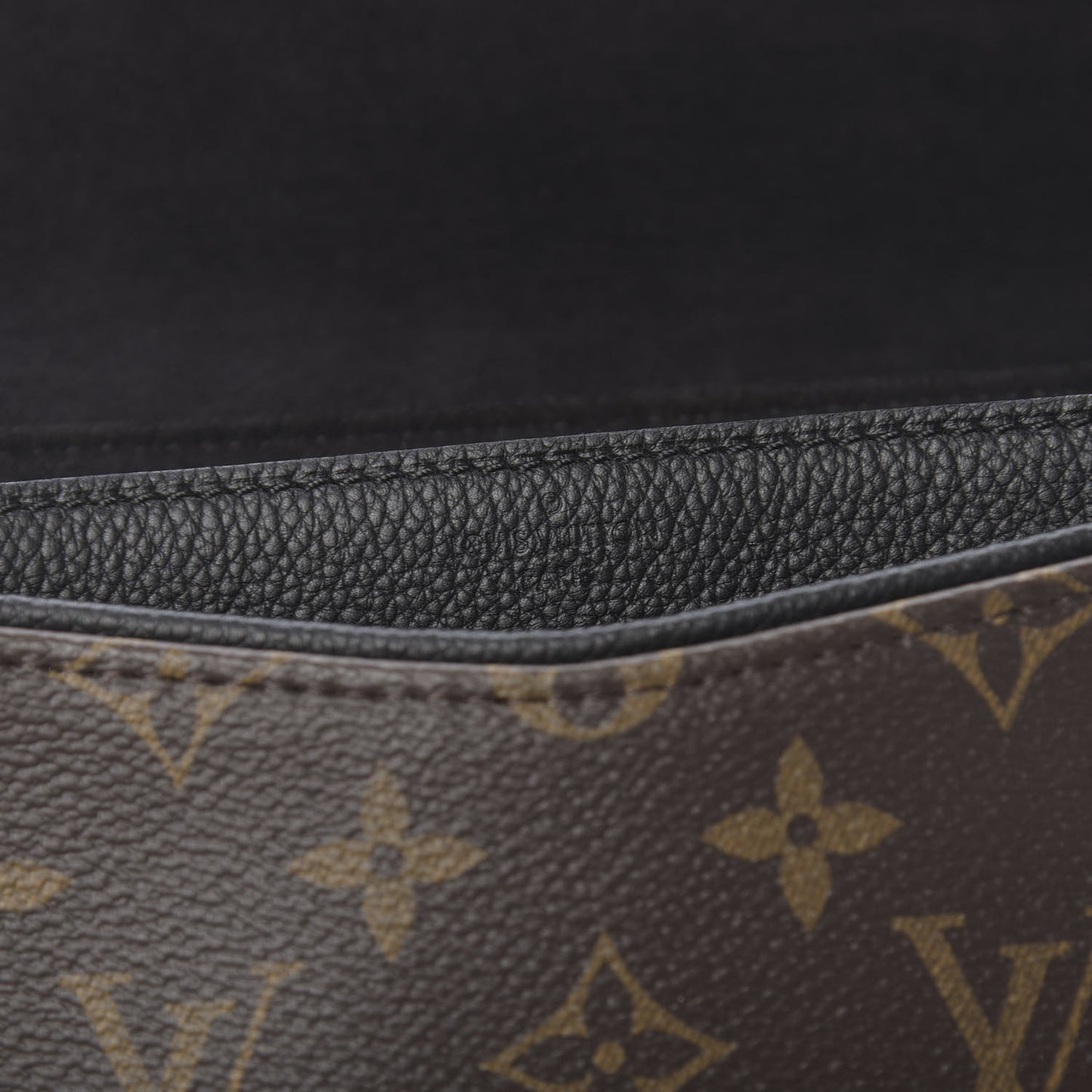 Monogram Pallas Chain Black