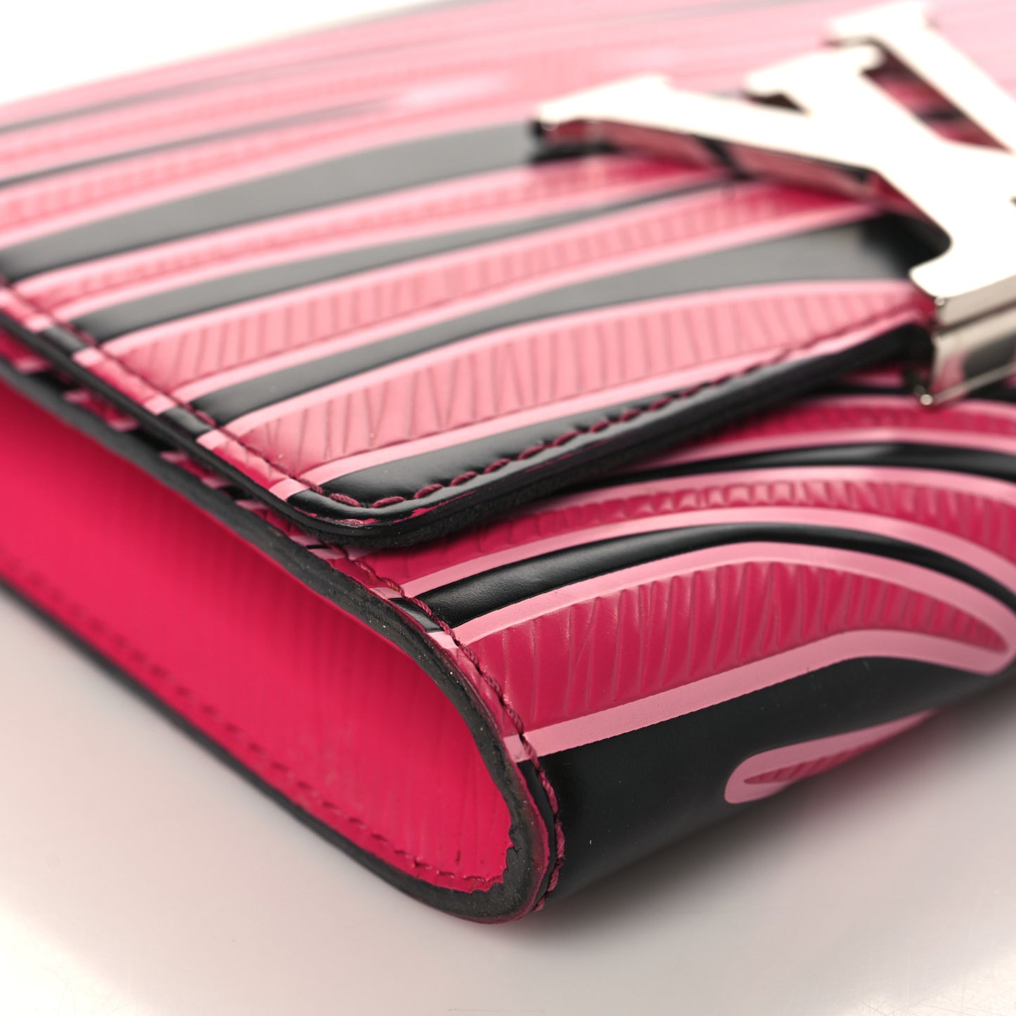 Calfskin Embossed Chain Louise MM Fuchsia Black