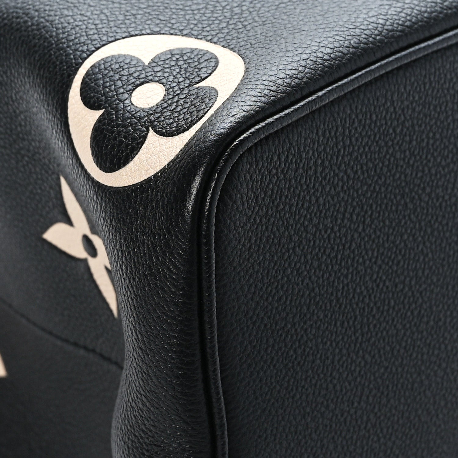 Louis Vuitton Empreinte Monogram Giant Neonoe MM Black Beige 9 of 12