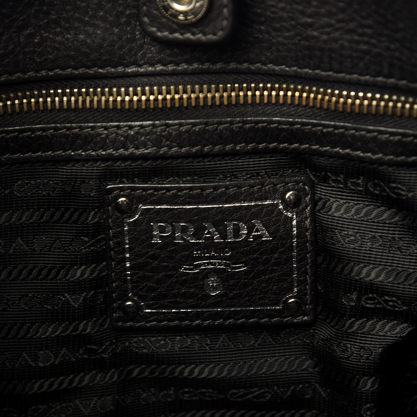 Vitello Daino Shoulder Bag Black