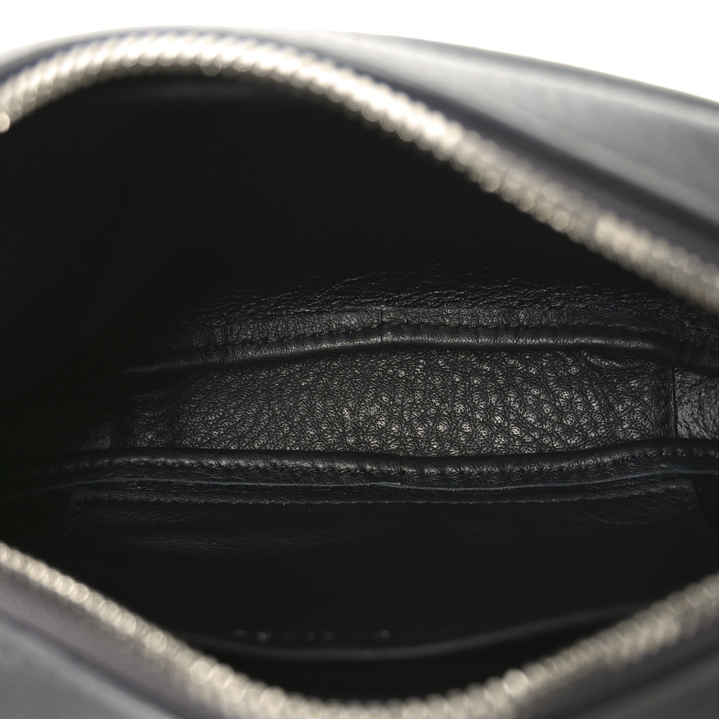 Calfskin Logo XS Everyday Camera Bag Gris Fossile
