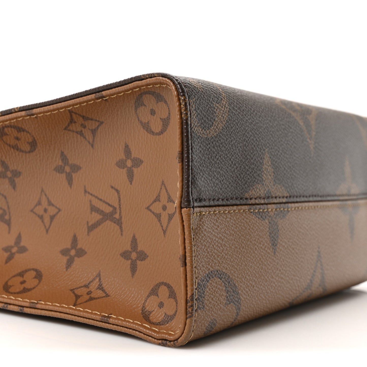 Reverse Monogram Giant Onthego PM