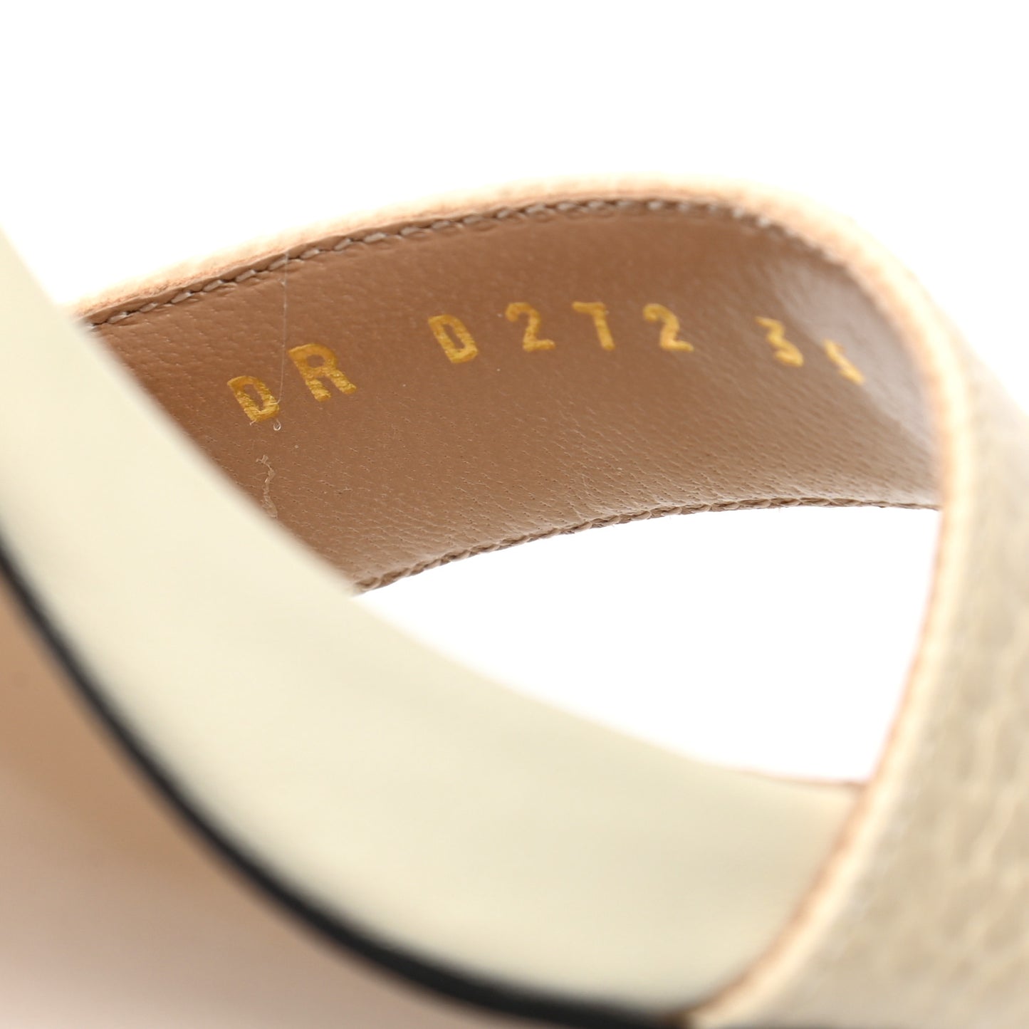 Pebbled Calfskin Rockstud Ankle Strap 5/105mm Sandals 35 Light Ivory