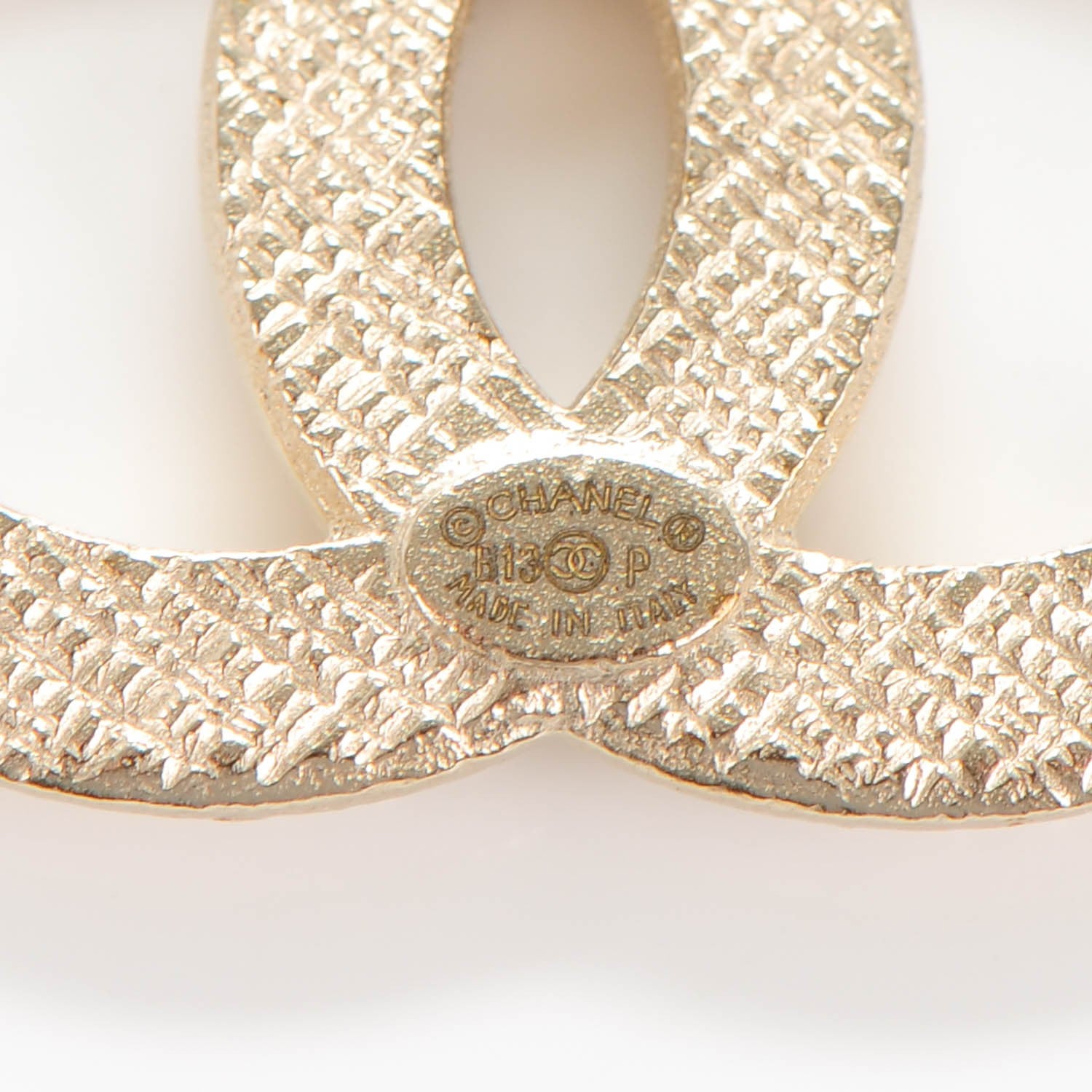 Chanel CC N°5 Medallion Bracelet Red Gold 4 of 5