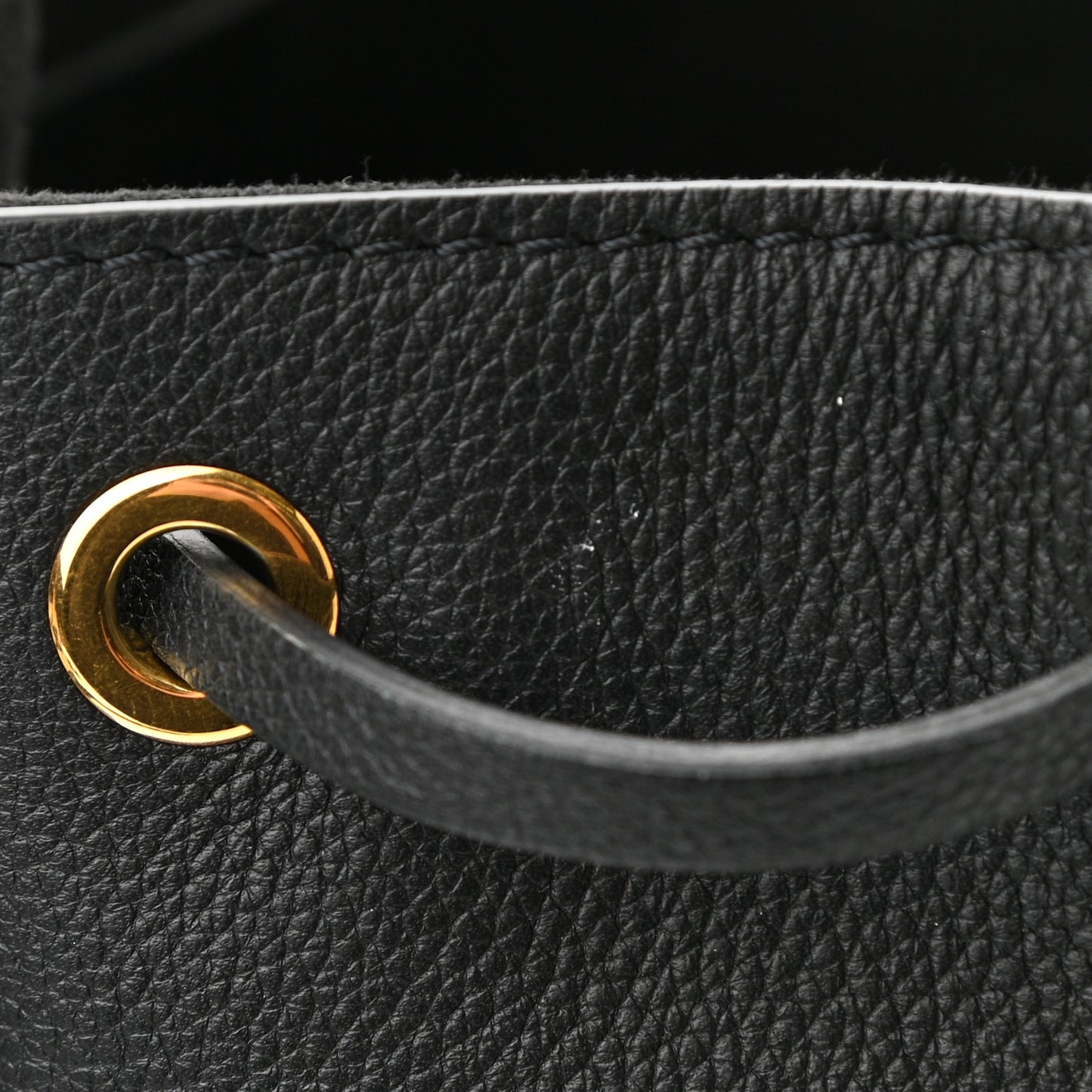 Calfskin Lockme Bucket MM Black